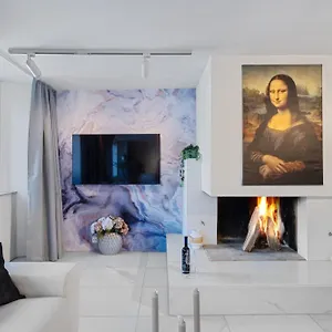 Boutique Design-suite-apartment At Best Central Location Apartment